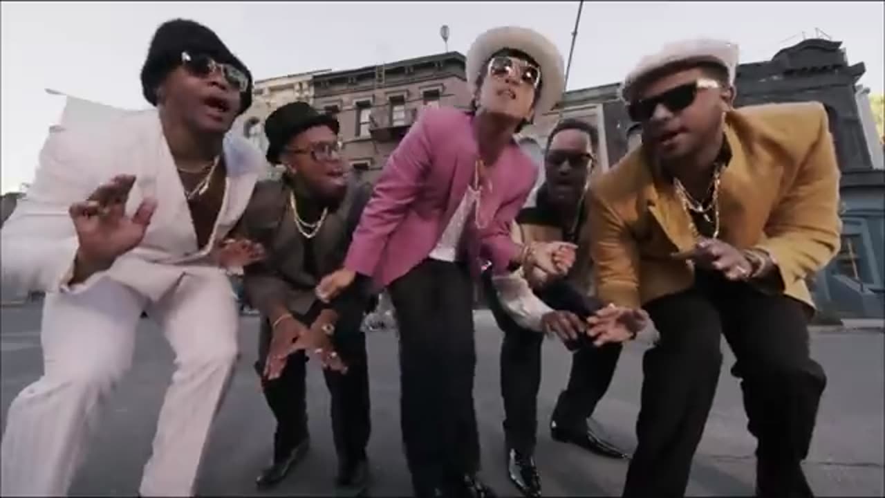 Mark Ronson - Uptown Funk (Official Video) ft. Bruno Mars