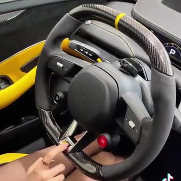 🇨🇳 Xiaomi SUV7 is a cutting-edge electric sedan that combines sleek design with high performance.