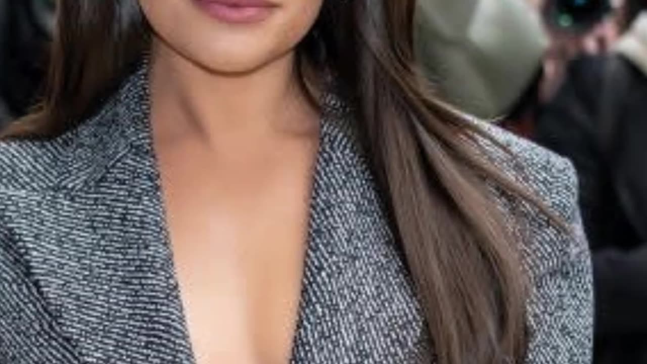 Lea Michele Breaks Silence on Illiteracy Rumors and College Acceptance - WorldEye