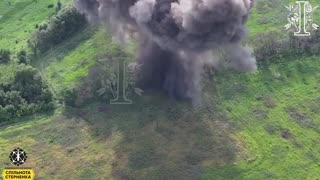 🎥💥 Ukraine Russia War | Drone Operator Targets Russian Soldiers Near Unexploded Bomb on North… | RCF
