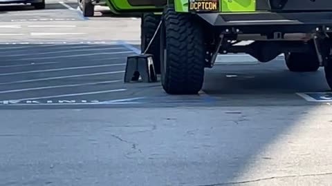 He Brought a Step Stool for His Jeep