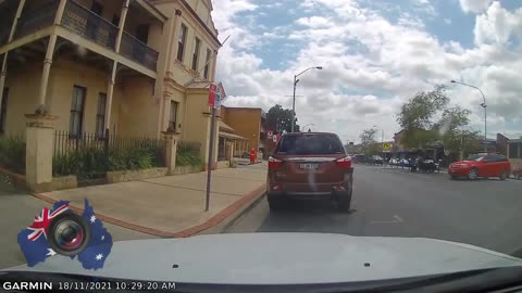 Aussiecams - PRADO driver needs to attend local police station asap WEST KEMPSEY