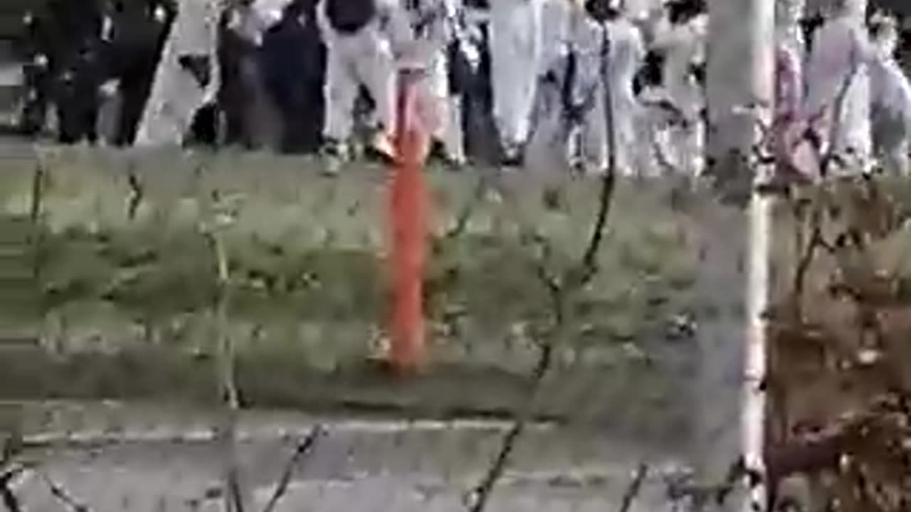 Vermummt und bereit zur Sabotage