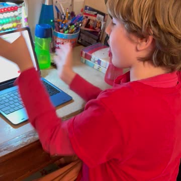 Desmond learns Turkish