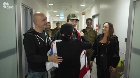 FREED HAMAS HOSTAGE, AMERICAN EDAN ALEXANDER, REPPIN’ THE RED, WHITE & BLUE 🇺🇸