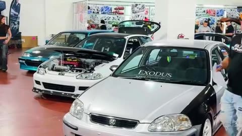 @stugatz_hondas’ EG Honda Civic showcasing our Custom LED Bonnet / Hood Holder Prop. 🔥🔰