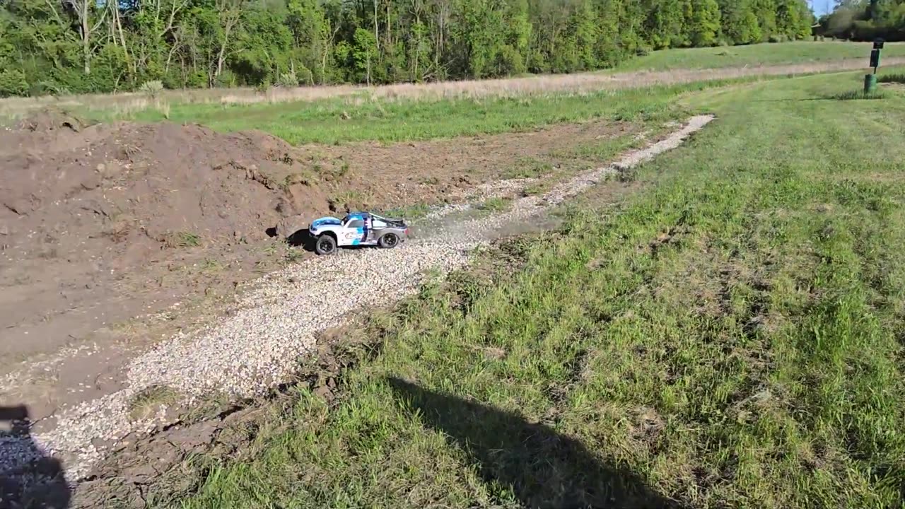 Giant Scale RC Truck RIPPING Around! Losi 5T 2.0