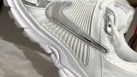 Nike Zoom Vomero Silver 🤍