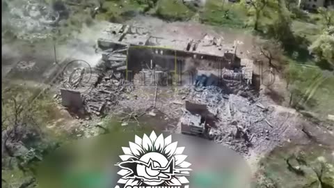 ✈️🇺🇦 Ukrainian Su-27 destroyed Russian command post with assault groups