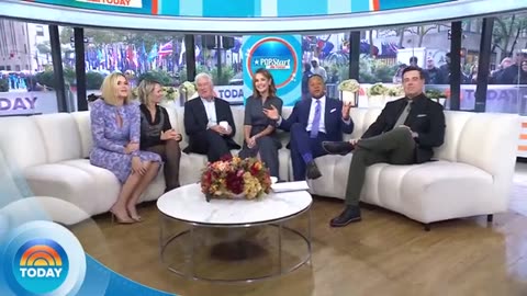 Lin-Manuel Miranda Plays Piano at NYC's Grand Central Station