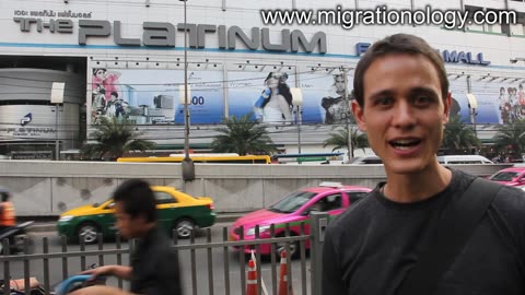 Pratunam Market - Tour of Bangkok's Crazy Shopping District