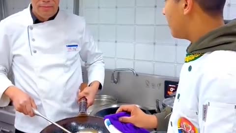 Very funny video 😂😂 in the kitchen 🤣, control your laugh challenge