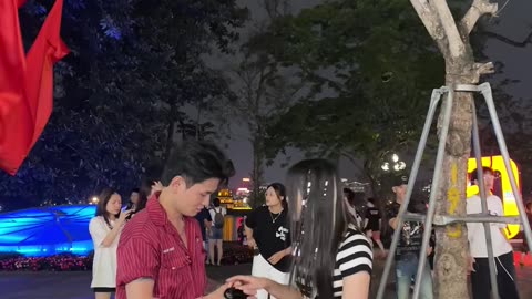 Brother borrowed phone to get to know sister. troll vn