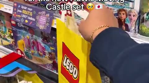 😂🏠 The Coolest Moving Castle Lego! | FunFM