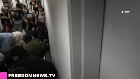 CHAOS at the Fed Courthouse as ICE Detain Migrant while Activists Attempt to STOP the Detainment.