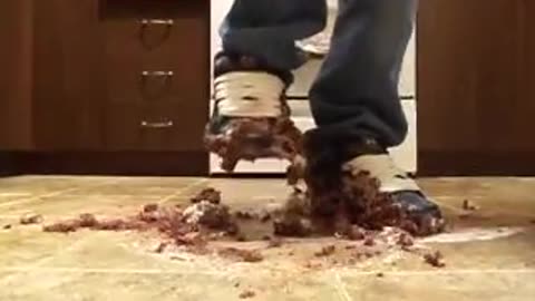 Globe Focus Stomp Cake - Male Content