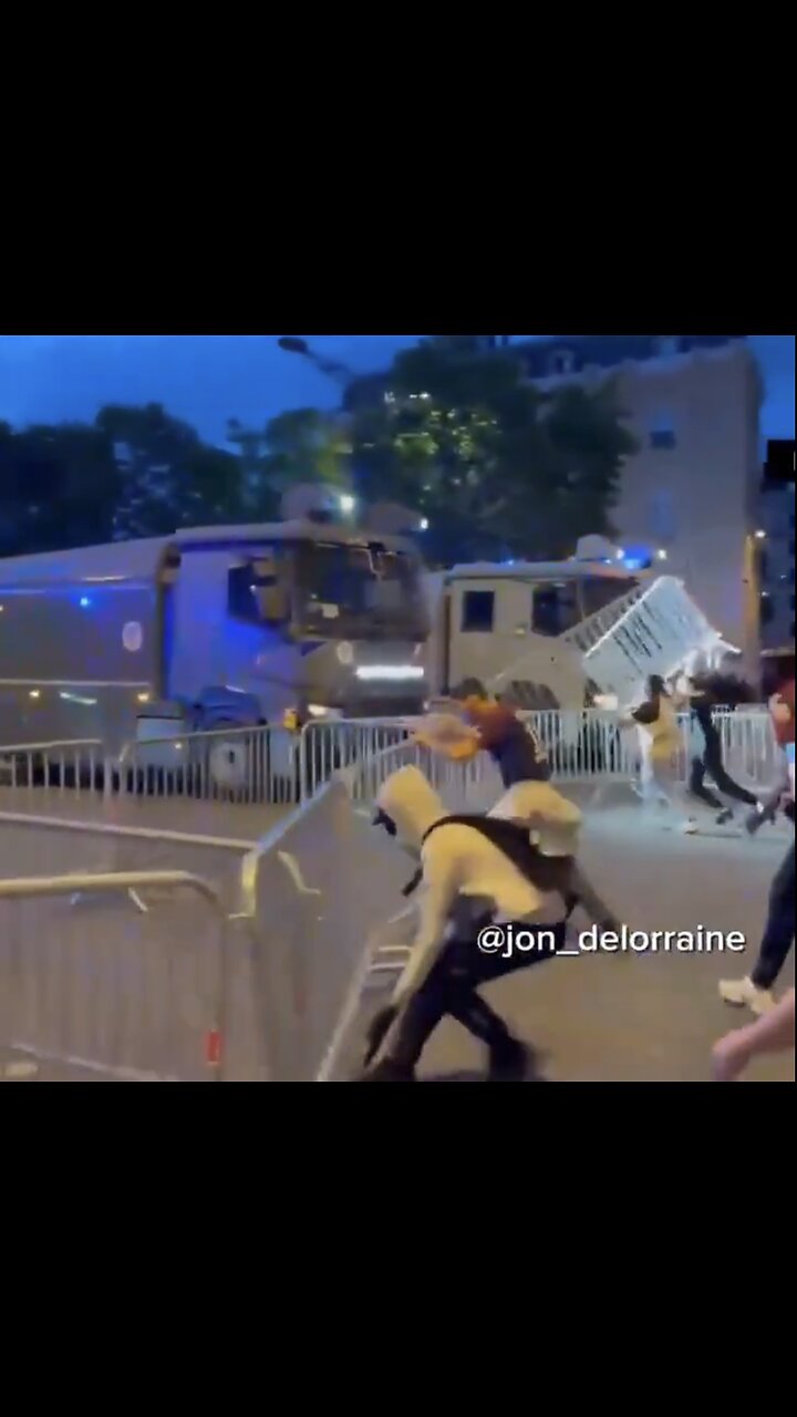 VIOLENT RIOTS🚔🧟🔥🏬🗼🧟‍♂️📸BREAKOUT IN PARIS FRANCE🇫🇷🥷🗼🚧👮💫
