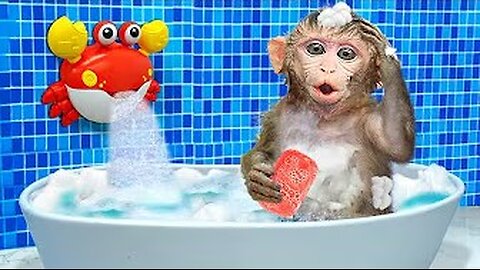 KiKi Monkey play Bubble bath in the toilet and eat yummy Ice cream with Ducklings