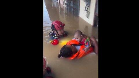 Heartbreaking - Deadly floods displaced 1.000's across Thailand 🙏 11.25.25