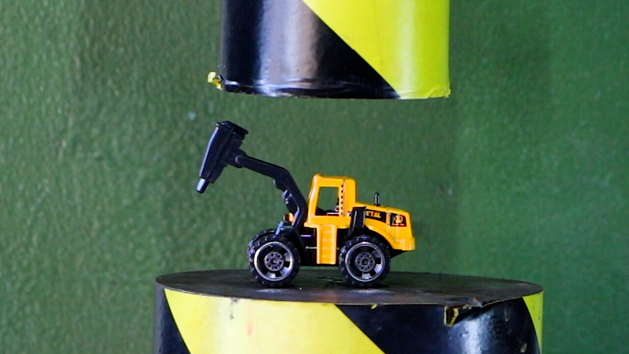 Hydraulic Press Crushing