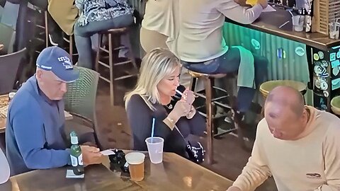 Candid Sexy Smoking Woman 773