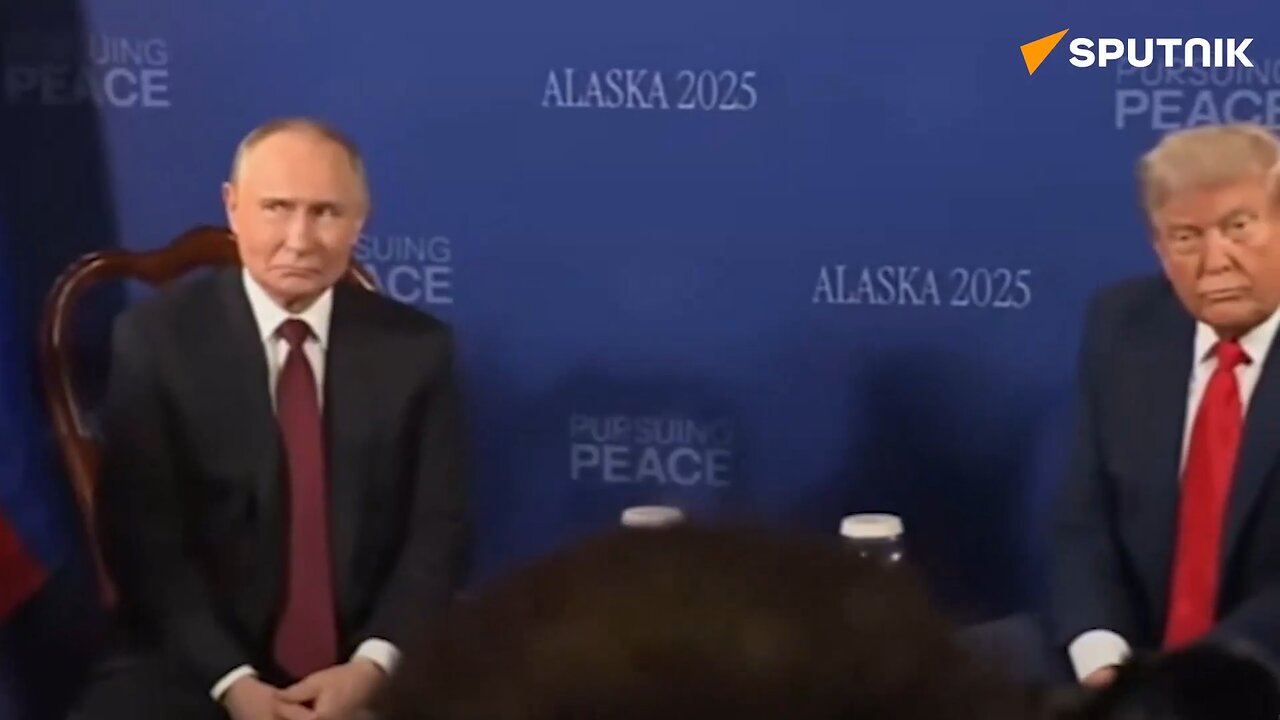 Putin looks bemused as American journalists scream over each other