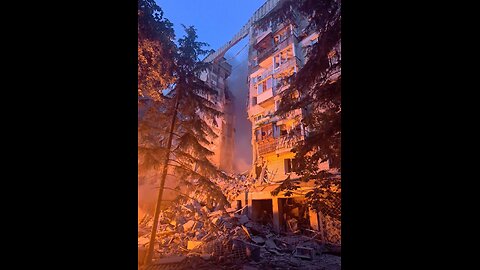 ‼️🙏 Fragment hits a high-rise building, and more from Kyiv!