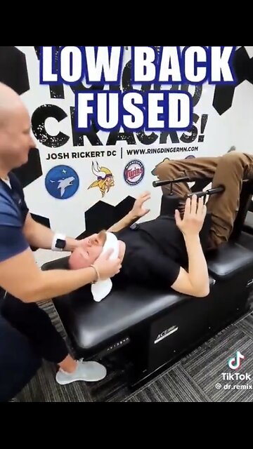 CHIROPRACTOR CLINIC HEAL PAIN🧎‍♀️🏥💆‍♂️👨‍⚕️👨‍🦼📸TO DECOMPRESS SPINAL PAIN🧑‍⚕️💆‍♀️🏥👨‍🦼💫