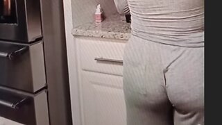 Streamer girl cake show