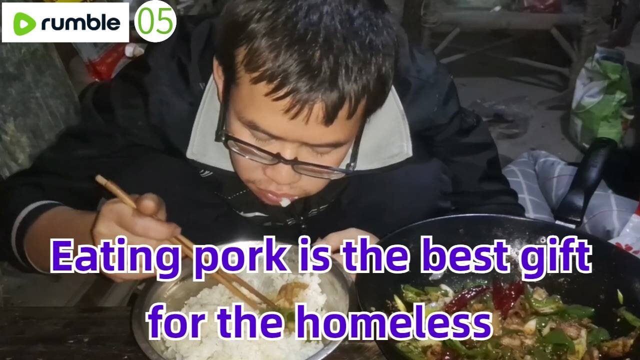 A homeless man was kicked out of an Internet cafe by his boss