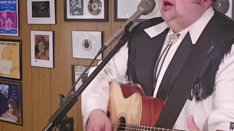 Trent Page plays David Frizzell.