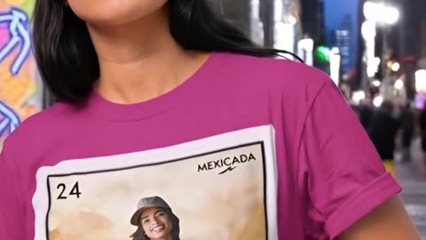¿Ya viste esta camiseta única? ¡Luce a lo grande con "La Peligrosa"! #ModaMexicana #CamisetaEstilo