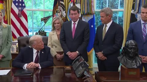 Trump signs an order sending the National Guard into Memphis
