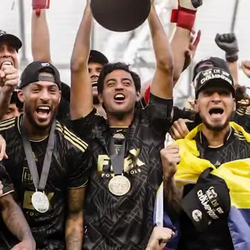 Carlos Vela: Ha sido, un honor y un privilegio compartir mi carrera con todos ustedes.