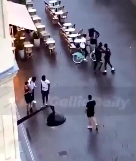 🇫🇷 A French teen had his bike stolen by a gang of migrant youths.