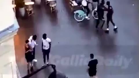 🇫🇷 A French teen had his bike stolen by a gang of migrant youths.