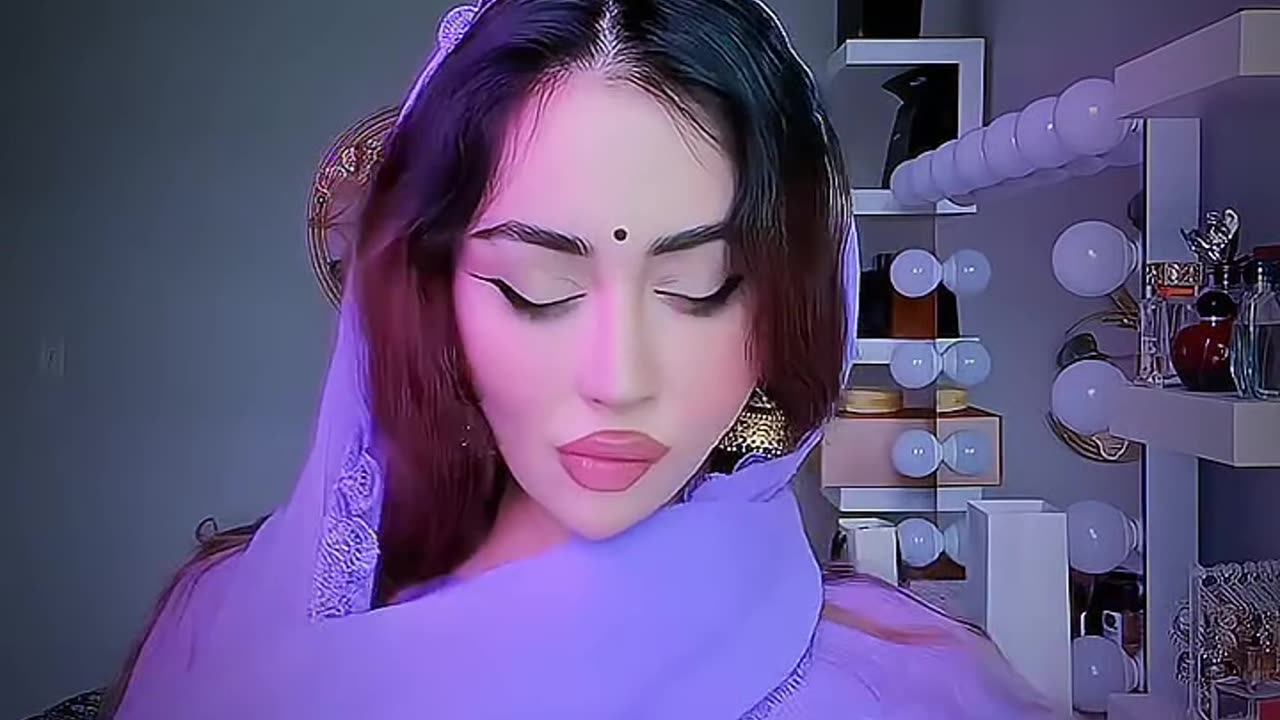 🍑 Big Booty Indian Beauty 🔥