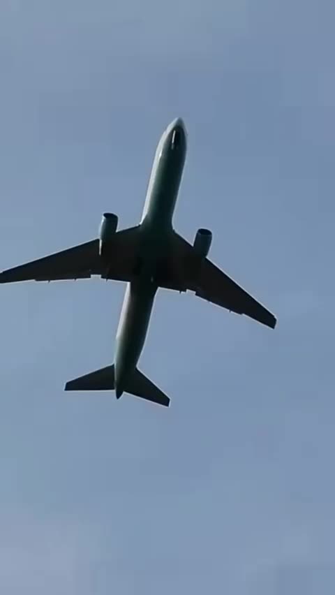 Maersk Air Cargo Boeing 767-300F takeoff using only a small part of the runway