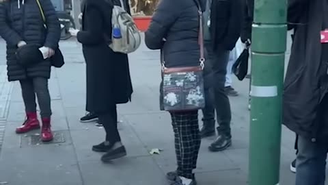 Pro-Israeli woman in London attacks people supporting Palestinians