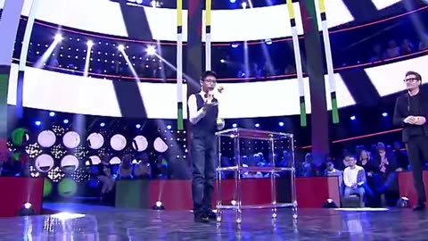 He JUGGLED and Solved 3 RUBIK'S CUBE