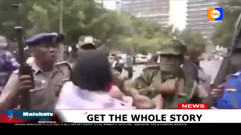 Kenyan Woman RIPS OFF Cop’s Mask in Epic Protest| CRAZY CONFRONTATION!