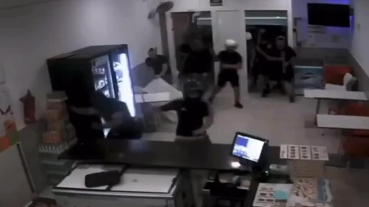 Spaniards in Torre Pacheco destroy a kebab shop.