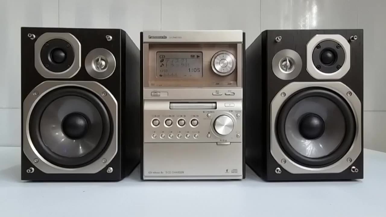 🎶✨ We brought back the atmosphere of the good old days with a classic music player that pulsates