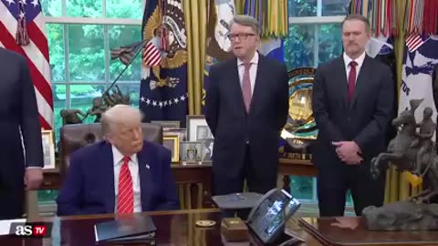 TRUMP stuns BRITISH AMBASSADOR with jaw-dropping JOKE after UK DEAL