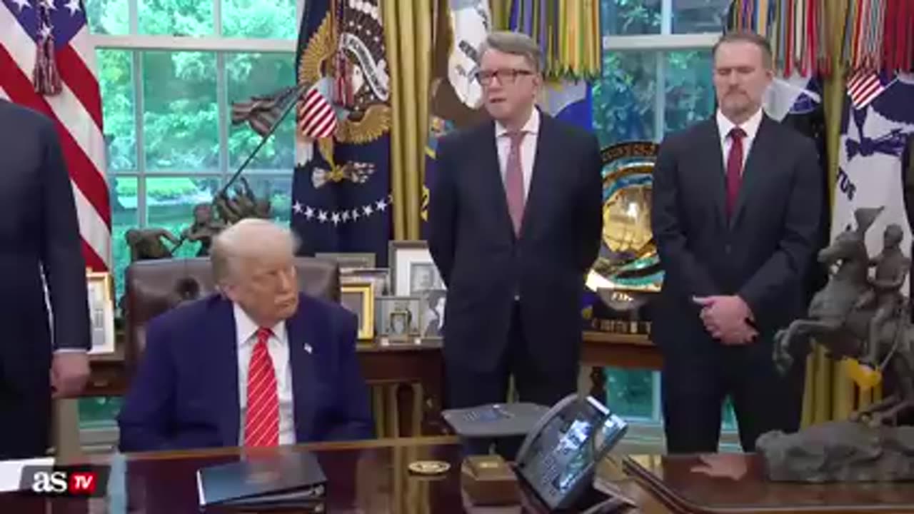 TRUMP stuns BRITISH AMBASSADOR with jaw dropping JOKE after UK DEAL
