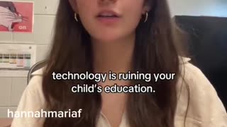 10th grade teacher Hannah María leaving the profession says kids can no longer read