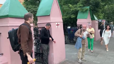 🥛😡 Russia | Propagandist Boris Yakimenko Doused with Kefir | RCF