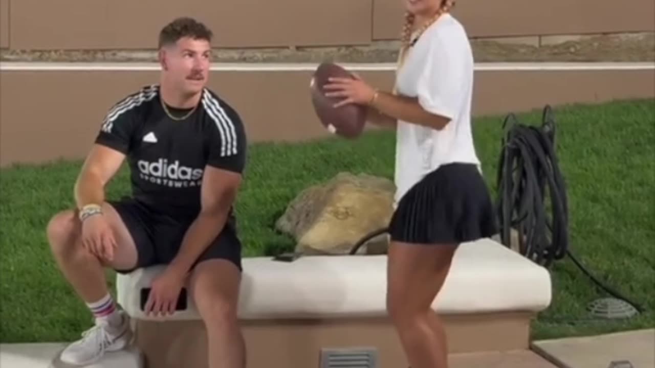 🏈 Zoë Almanza
