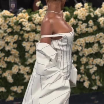 Met Gala 2025! Tyla in White and Blonde Hairstyle!