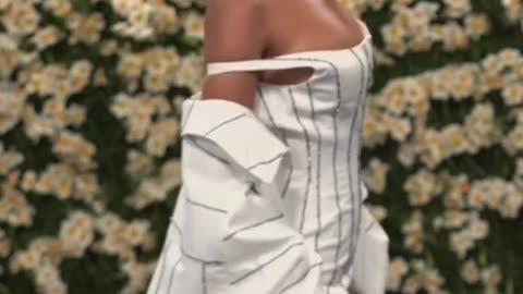 Met Gala 2025! Tyla in White and Blonde Hairstyle!